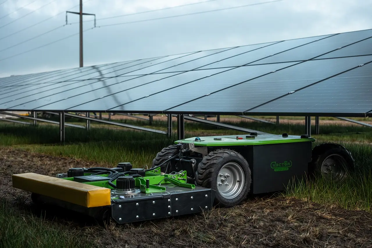 Fully autonomous mower for photovoltaic farms VECTOR